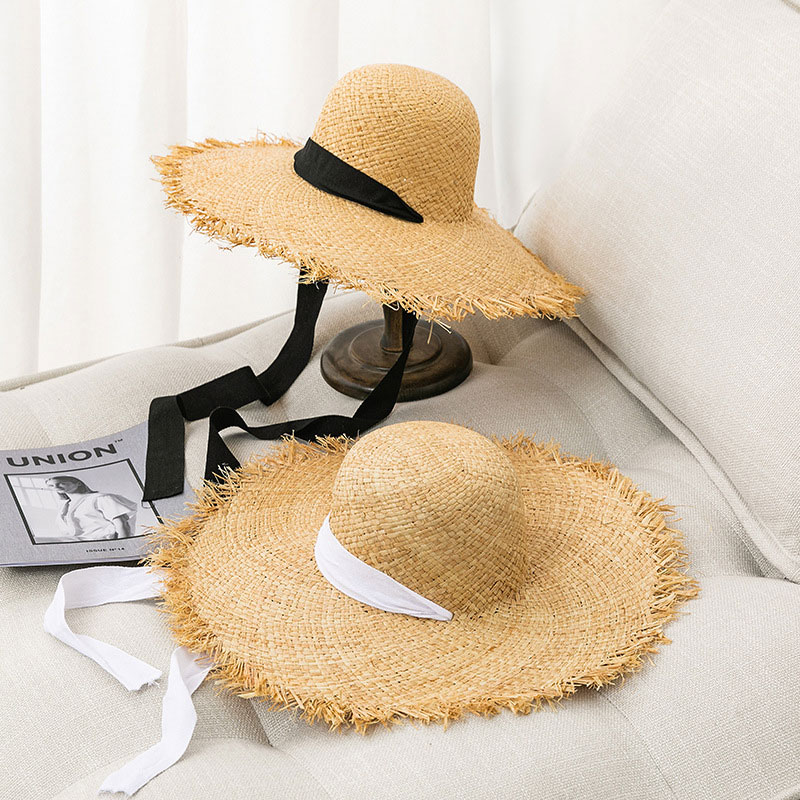 Kvinne Raffia Floppy Hat med hakestropp